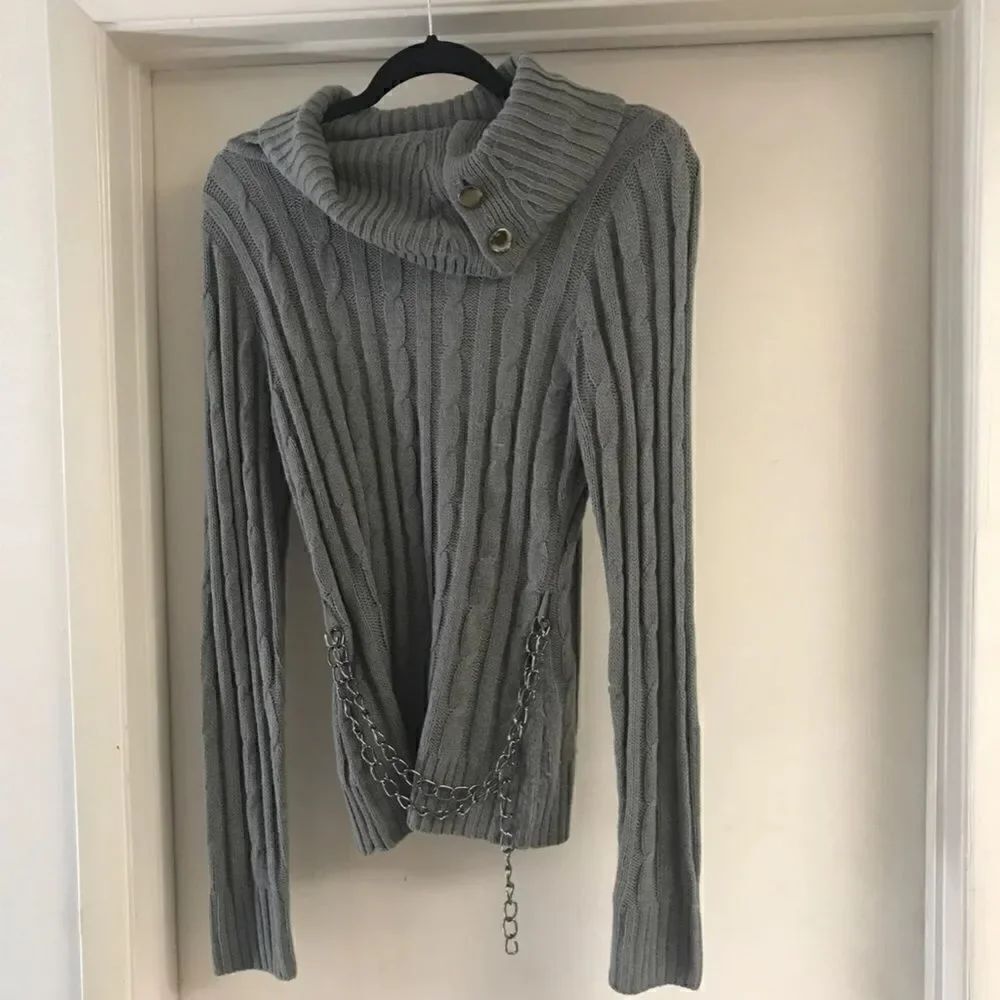 NWOT~Gray Cable Sweater with Front Chain Accents L